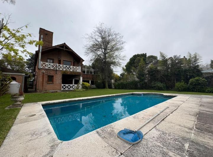 Casa · 530m² · 6 Ambientes · 5 Cocheras