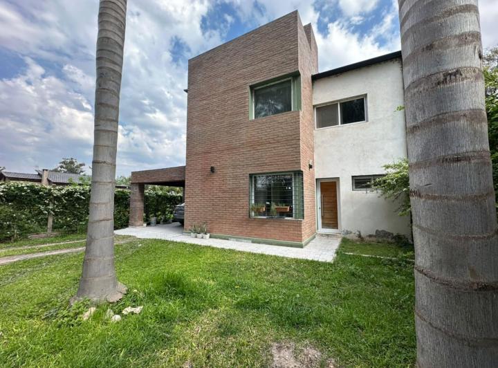 Casa · 186m² · 5 Ambientes · 2 Cocheras