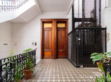 Departamento · 90m² · 4 Ambientes · Edificio de “séptimo” | 4 Amb. de Época Reciclado a Nuevo | a ½ Cuadra de Parque Lezama