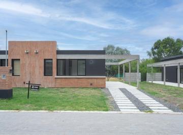 Casa · 67m² · 3 Ambientes · 1 Cochera · Casa 3 Ambientes en Alquiler en Barrio Raíces 1, San Vicente – Uf 4