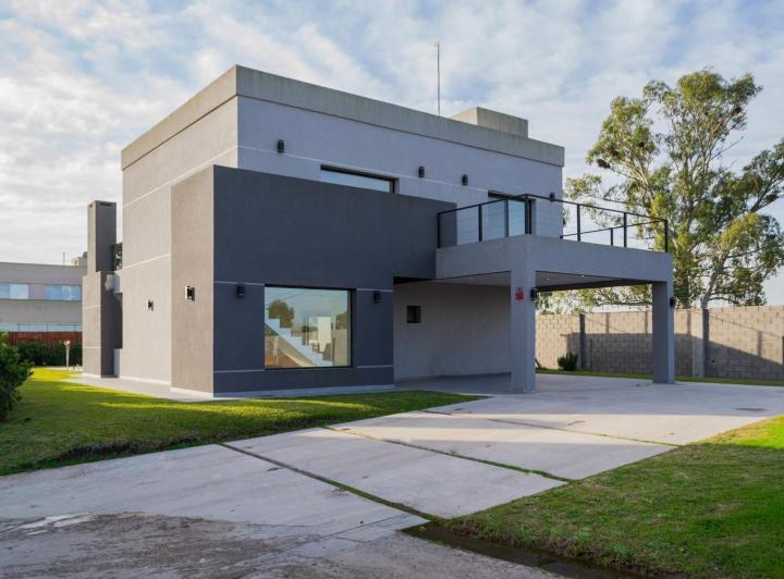 Casa · 228m² · 4 Ambientes · 2 Cocheras