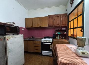 PH · 79m² · 4 Ambientes · 1 Cochera · PH Al Frente de 3 Dormis a Modernizar.