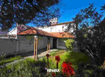 Casa · 70m² · 4 Ambientes · 1 Cochera · Duplex 3 Dorm., Patio - Apto Credito