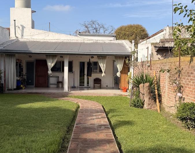 Casa · 227m² · 4 Ambientes · 1 Cochera