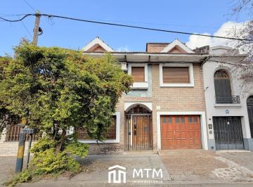 Casa · 219m² · 4 Dormitorios · 1 Cochera · Casa en Alquiler, Rosario, Arroyito.