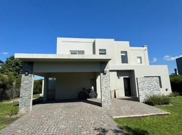 Casa · 182m² · 5 Ambientes · 4 Cocheras · Casa en Alq. Temporario Ubicado en San Francisco, Villanueva, Tigre