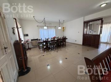 Casa · 126m² · 4 Ambientes · 4 Cocheras · Casa en Banco Provincia