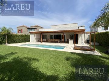 Casa · 426m² · 6 Ambientes · 2 Cocheras · Impecable Casa en Venta en El Barrio Las Liebres