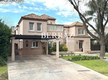 Casa · 304m² · 9 Ambientes · 2 Cocheras · Casa Venta 4 Dorm. Lote de 953 m² Barrio El Remanso, Ayres de Pilar, Zona Norte