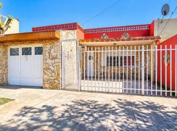 Casa · 97m² · 3 Ambientes · 1 Cochera · Venta Casa 3 Ambientes Villa Luzuriaga