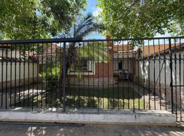 Casa · 150m² · 6 Ambientes · 1 Cochera · Venta de Casa Calle Peru 959, 3 Hab. Las Heras.