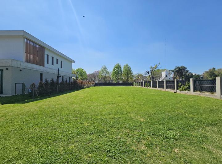 Terreno · 723m²