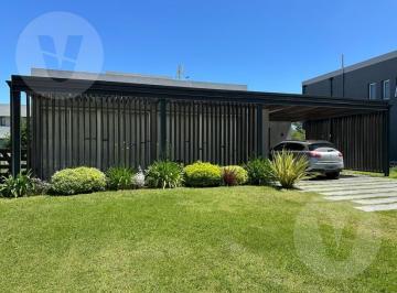 Casa · 230m² · 4 Ambientes · 4 Cocheras · Casa en Alquiler Amueblada en El Principado de San Vicente