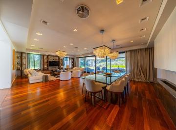 Casa · 465m² · 6 Ambientes · 2 Cocheras · Casa en Kentucky en Venta
