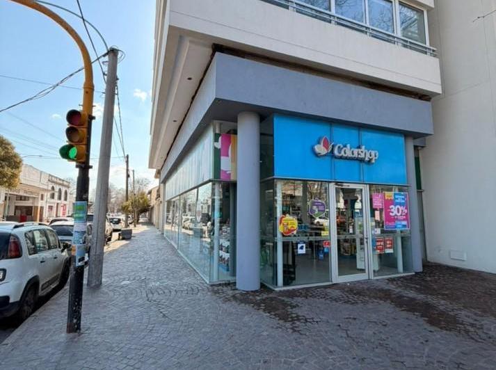 Local comercial · 211m²