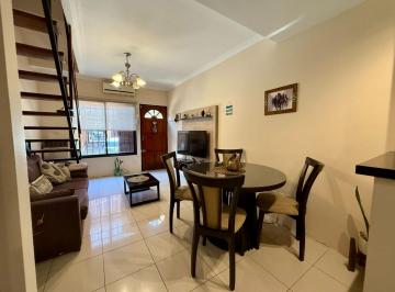 Casa · 69m² · 4 Ambientes · 1 Cochera · Venta PH Duplex Cuatro Ambientes en Ramos Mejia.