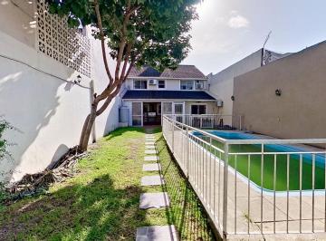 Casa · 319m² · 5 Ambientes · 2 Cocheras · Venta Casa Caseros Parque Pileta Apto Credito