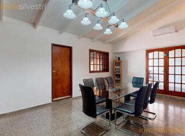Casa · 211m² · 4 Ambientes · 1 Cochera · 489 Entre 20 y 21 Gonnet, La Plata - Casa de 3 Dorm. con Parque y Pileta en Venta