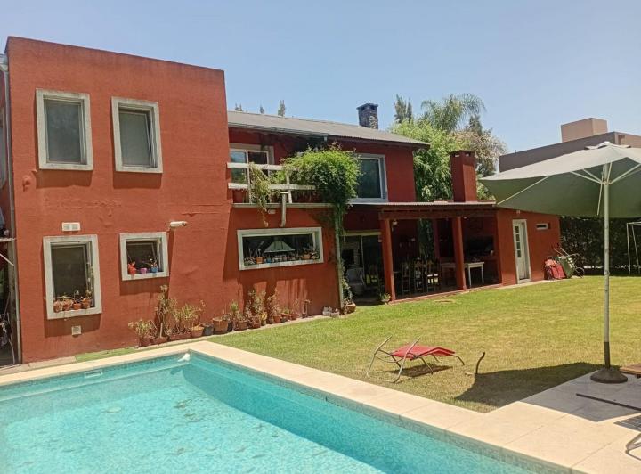 Casa · 167m² · 4 Ambientes · 2 Cocheras