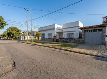 Casa · 166m² · 5 Ambientes · 2 Cocheras · Venta Casa en Temperley | Lote en Esquina | 2 Plantas | 2 Cocheras