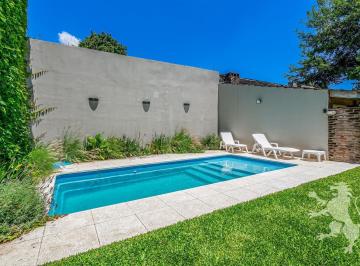 Casa · 212m² · 5 Ambientes · 2 Cocheras · Casa con Espectacular Jardín y Piscina - Venta - 5 Ambientes - Cochera - Florida