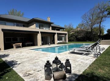Casa · 813m² · 7 Ambientes · 2 Cocheras · Casa en Alq. Temporario en Newman, Benavidez, Tigre