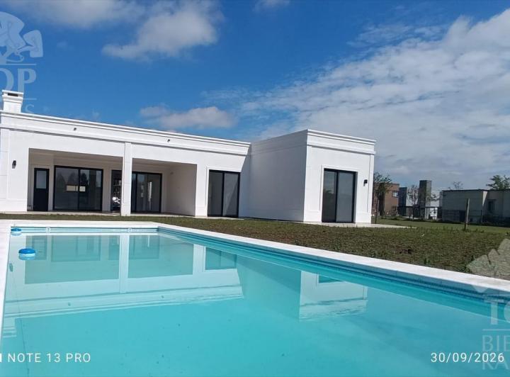 Casa · 185m² · 6 Ambientes · 3 Cocheras