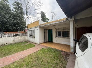 Casa · 73m² · 3 Ambientes · 1 Cochera · Casa 3 Amb Apta Credito