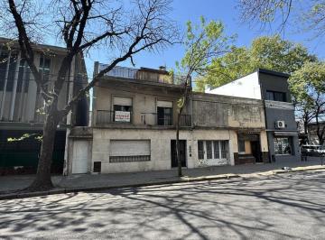 Casa · 216m² · 8 Ambientes · 1 Cochera · Casa y Local Comercial a Reciclar en Venta en La Tablada