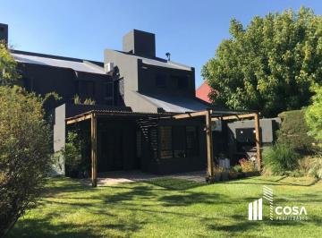 Casa · 190m² · 7 Ambientes · 2 Cocheras · Venta Casa 3 Dorm. con Jardín y Piscina Fisherton Rosario
