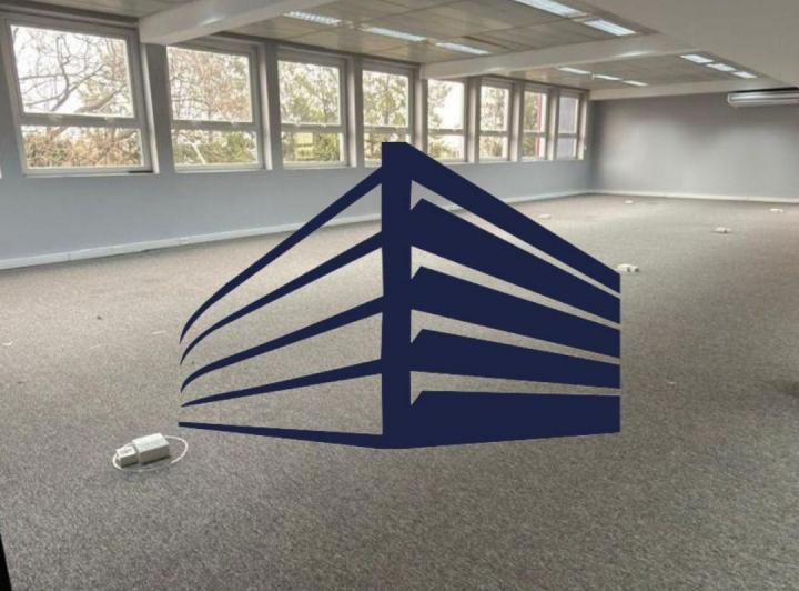Oficina comercial · 389m²