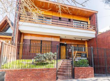 Casa · 290m² · 6 Ambientes · 2 Cocheras · Casa en Venta con Jardín y Pileta - 6 Ambientes - Villa Urquiza