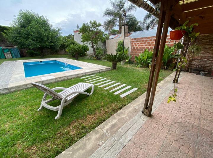 Casa · 240m² · 4 Ambientes · 5 Cocheras