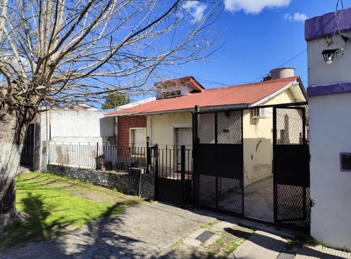 Casa · 90m² · 4 Ambientes · 4 Cocheras