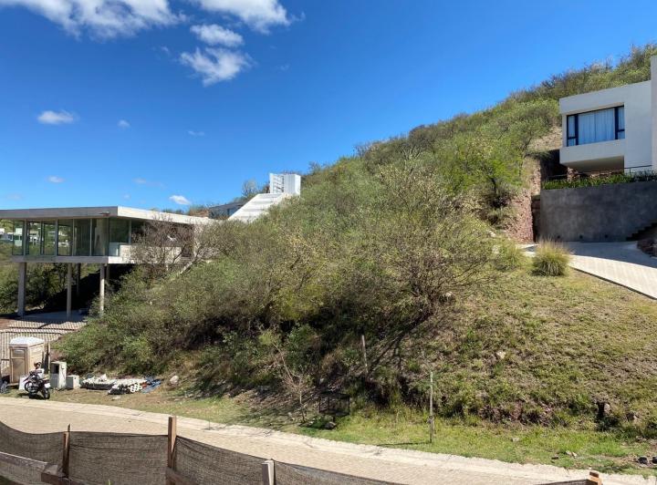 Terreno · 1204m²