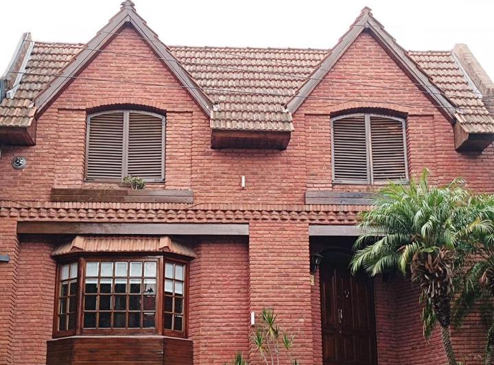 Casa · 450m² · 5 Ambientes · 4 Cocheras
