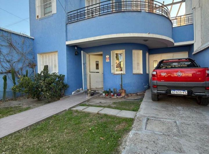 Casa · 254m² · 1 Ambiente · 2 Cocheras