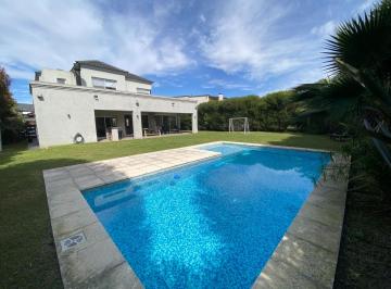 Casa · 220m² · 8 Ambientes · 2 Cocheras · Alquiler Casa Amoblada Villanueva San Francisco