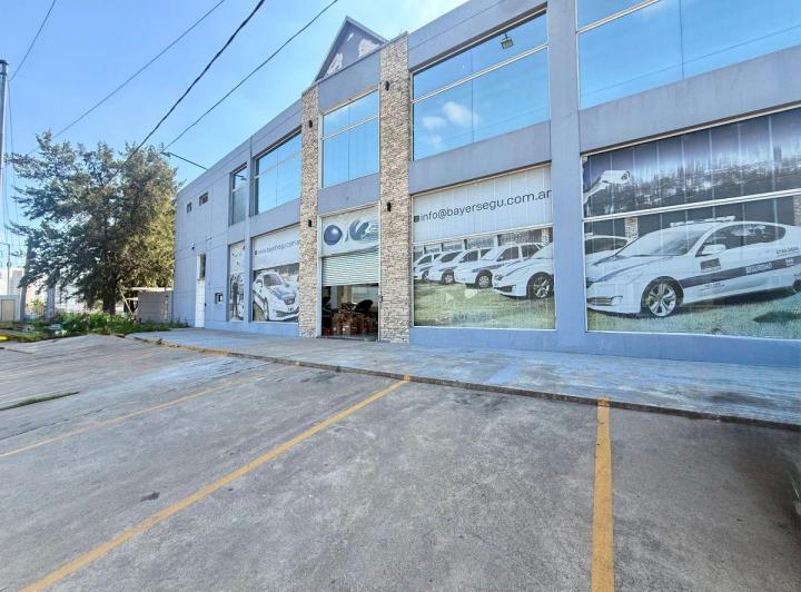 Local comercial · 840m² · 20 Cocheras