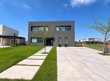 Casa · 300m² · 7 Ambientes · 1 Cochera · Casa en Venta 4 Dorm. en Riberas Puertos Escobar