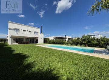 Casa · 148m² · 4 Ambientes · 3 Cocheras · Alquiler Temporal | Excelente Casa | Quincho | Pileta y Parrilla