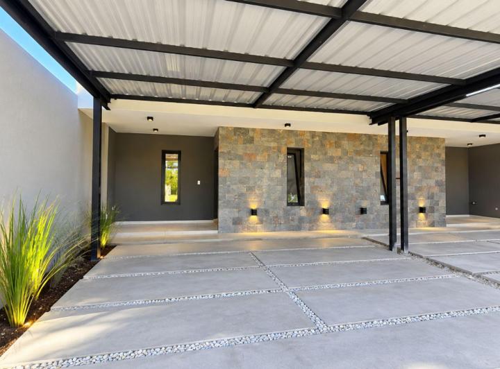 Casa · 144m² · 4 Ambientes · 2 Cocheras