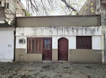 Casa · 68m² · 3 Ambientes · Venta Casa a Reciclar Luis Agote