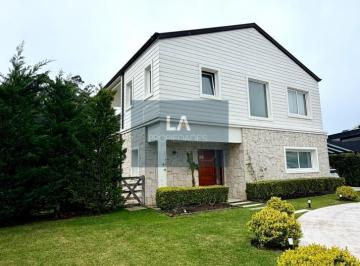 Campo · 190m² · 4 Ambientes · 4 Cocheras · Rumenco Casa en Venta 4 Amb con Pileta