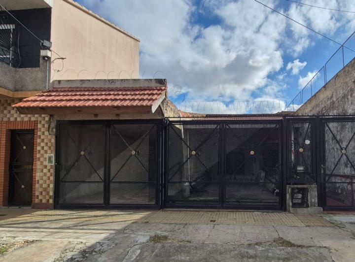 Casa · 51m² · 3 Ambientes · 3 Cocheras