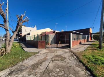 Casa · 124m² · 4 Ambientes · 1 Cochera · Venta Casa 4 Amb con Cochera en Barrio Alberdi, José C Paz
