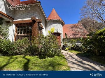 Casa · 185m² · 5 Ambientes · 1 Cochera · Casa en Alquiler con 3 Dorm. en Marinez