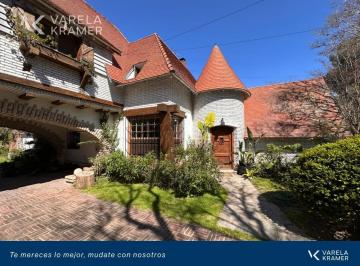 Casa · 185m² · 5 Ambientes · 1 Cochera · Casa en Alquiler con 3 Dorm. en Marinez