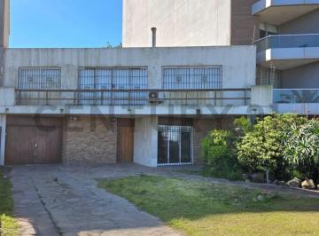 Casa · 240m² · 8 Ambientes · 2 Cocheras · Venta Casa Rambla Malvin 3d 4b Barbacoa Frente Playa Terreno 493 m²