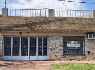 Casa · 145m² · 6 Ambientes · 1 Cochera · Casa de 3 Dorm. Venta - Alberdi